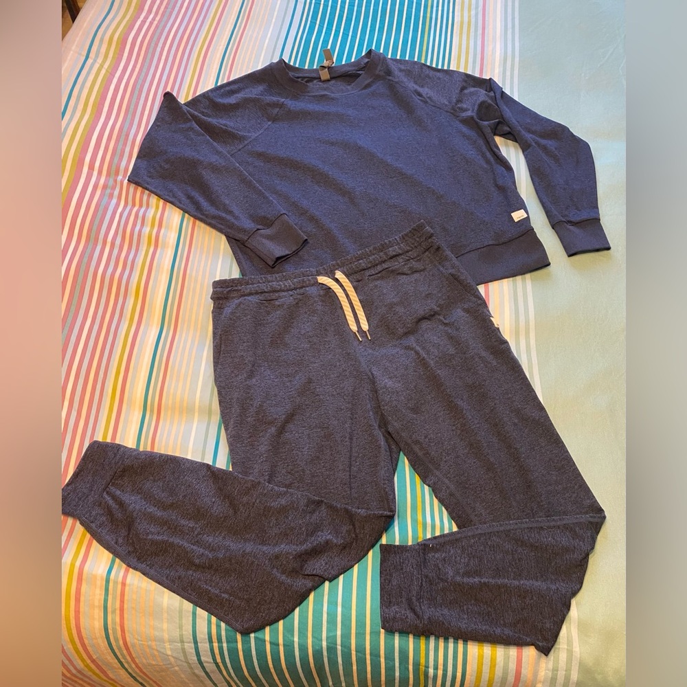 EUC Vuori Top and Joggers Set - size SMALL. Blend color.